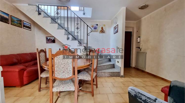 CATANZARO LIDO – ZONA PORTO | APPARTAMENTO SU DUE LIVELLI CON 5 CAMERE, CANTINA E POSTO AUTO