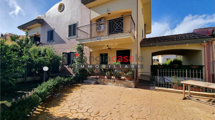 Family Villa for Sale in Catanzaro