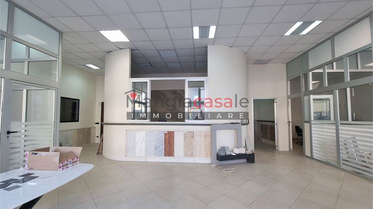 Affitto locale commerciale 160 mq Catanzaro Sud