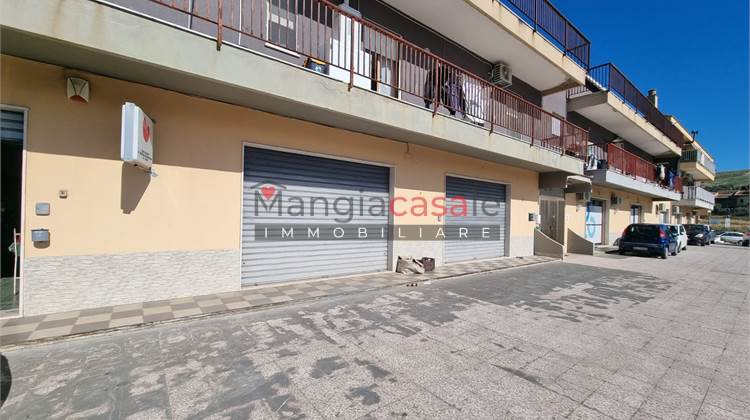 LOCALE COMMERCIALE IN AFFITTO A CATANZARO SUD 