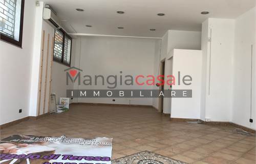 Locale commerciale in affitto a Catanzaro lido