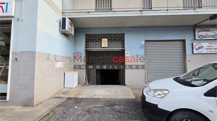 Magazzino / Deposito 160 mq all’ingresso di Catanzaro Lido