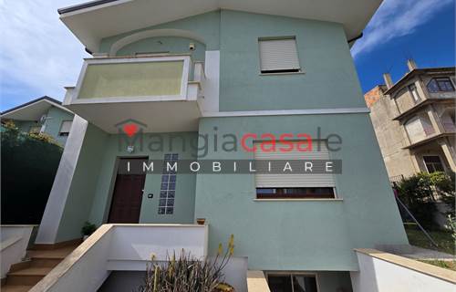 VILLETTA A SCHIERA CON GIARDINO A SELLIA MARINA