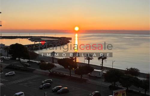 AFFITTO ESTIVO – APPARTAMENTO FRONTE MARE CON POSTO AUTO – CATANZARO LIDO (ZONA PORTO)